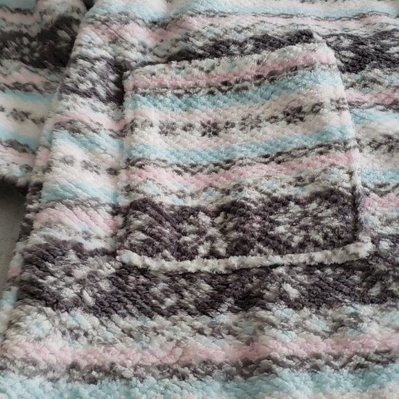 Laura Ashley Printed Fluffy ROBE Soft Warm NEW NWT - Picture 8 of 8